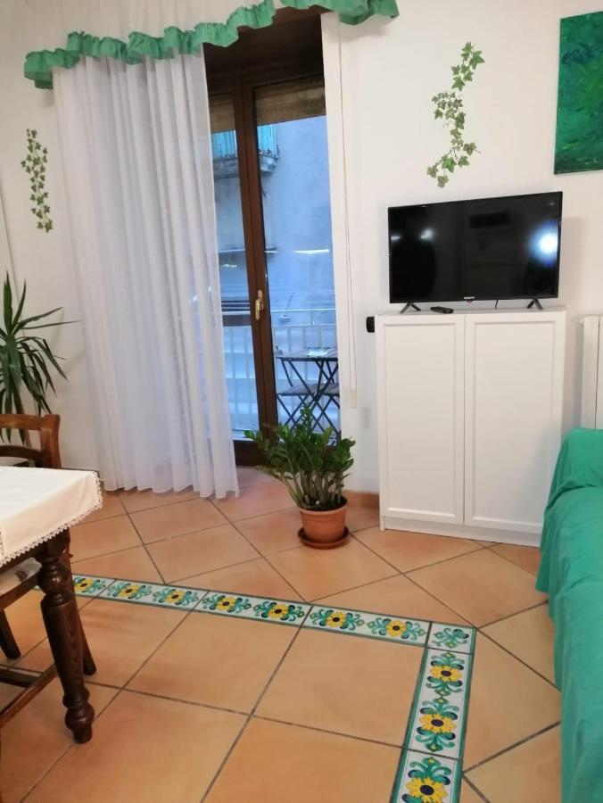 شقة La Casa Di Tania A Napoli المظهر الخارجي الصورة